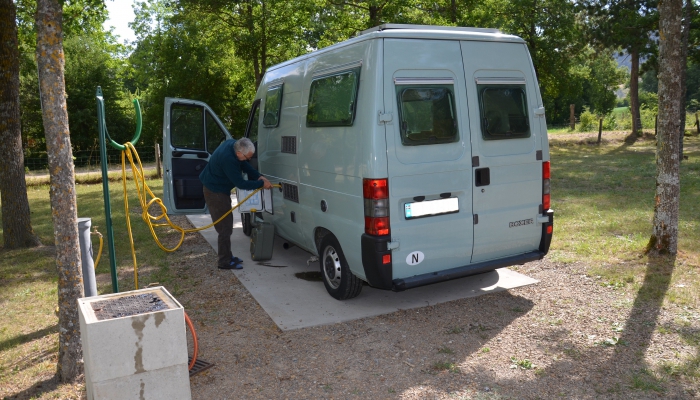 1446061305_AIRE-VIDANGE-CAMPING-CAR2015a